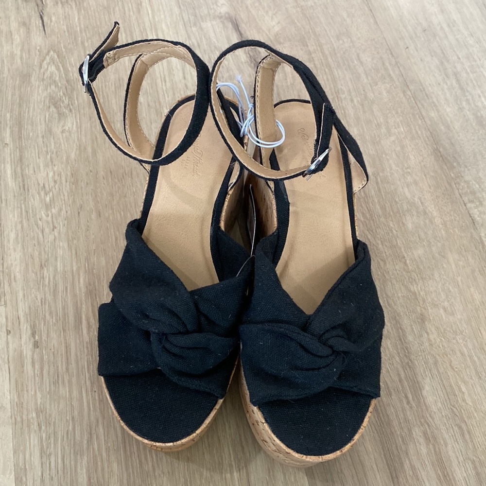 NEW Women’s Universal Thread Mellie Wedge Heels - Picture 2 of 3